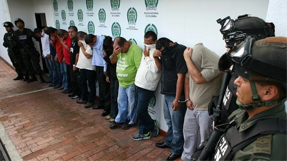 Kolombiya\'da çete ve ayrılıkçı örgütleri terk edenler sosyal haklardan yararlanabilecek