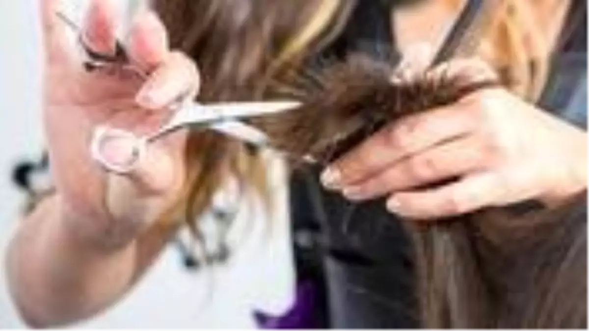 Kuaförler faaliyete başladıklarında sağlık çalışanlarına 1 ay ücretsiz hizmet verecek