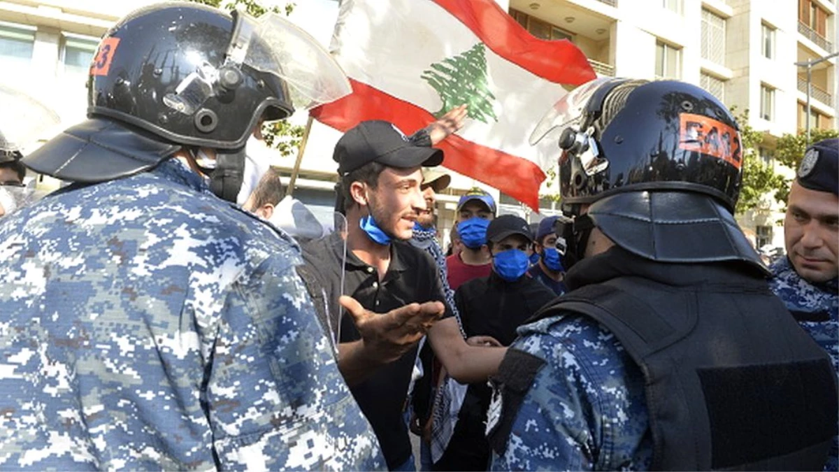 Lübnan\'da ne oluyor: Sokağa çıkma yasaklarına rağmen protestolar neden büyüyor?