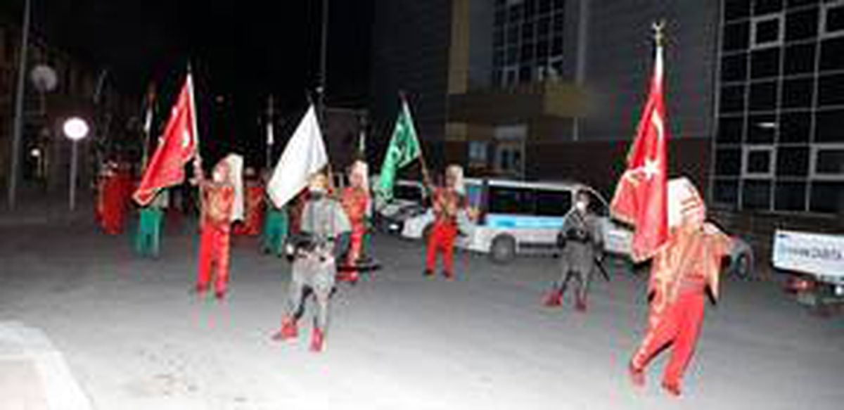 Afyonkarahisar\'da mehter takımından vatandaşlara "evde kal" çağrısı