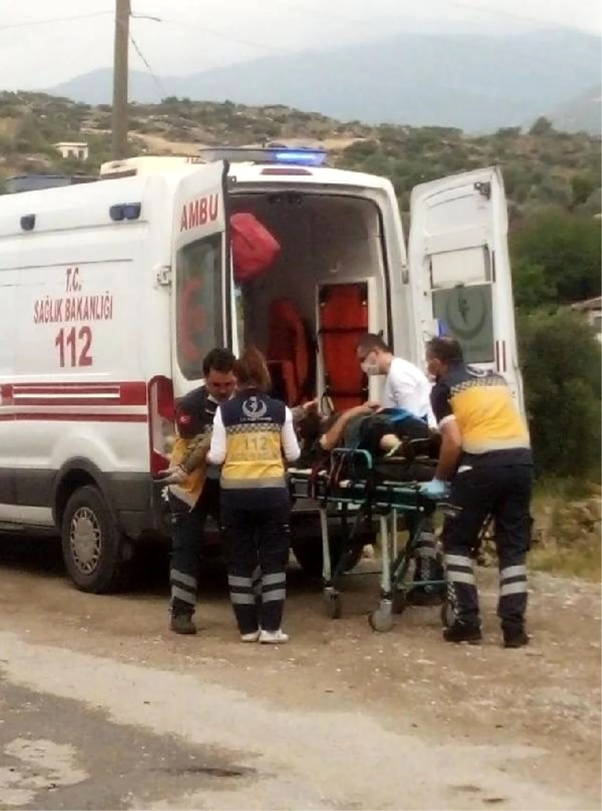 Aydın\'da yıldırım düşmesi sonucu aynı aileden 1\'i çocuk 3 kişi yaralandı