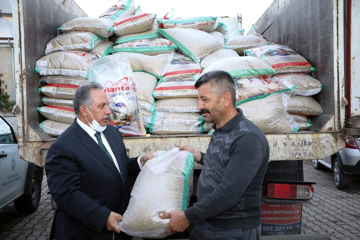 Kayseri\'de Talas Belediyesinden çiftçiye 9 ton tohum desteği