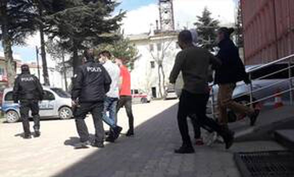 Konya\'da akaryakıt istasyonundan gasp şüphelileri tutuklandı