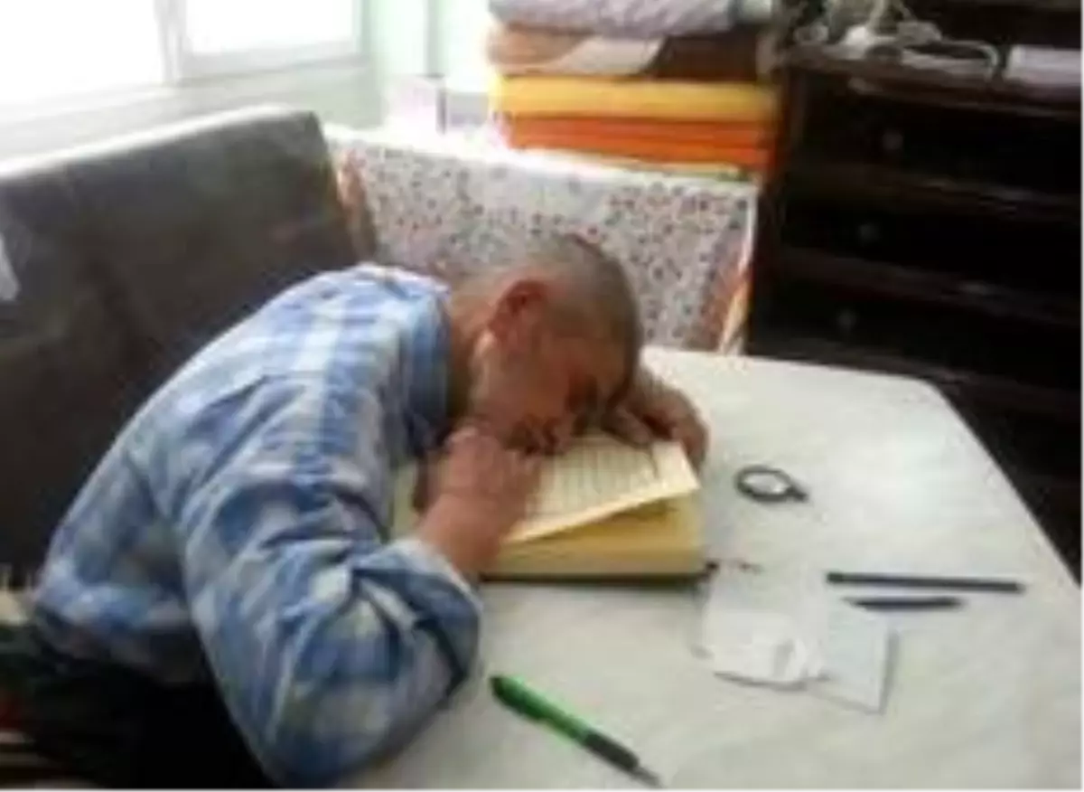 Kur\'an-ı Kerim hariç her şeyi unutan Şeflek Hoca, hayata gözlerini yumdu