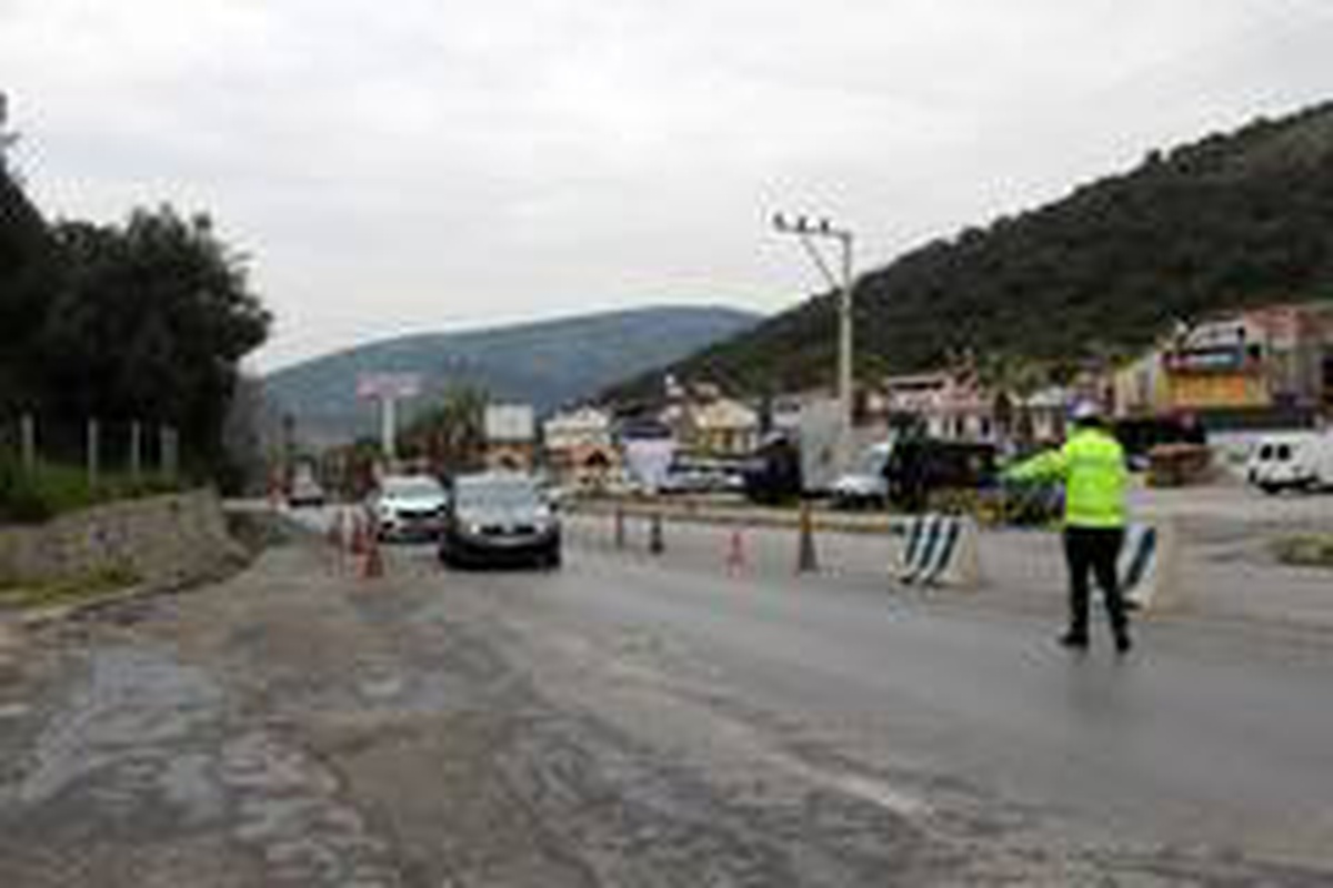 Kuşadası\'nda aranan 2 kişi yakalandı