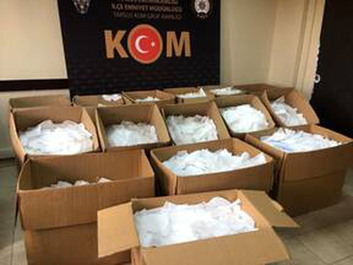 Mersin\'de kaçak üretilen 70 bin maskeye el konuldu