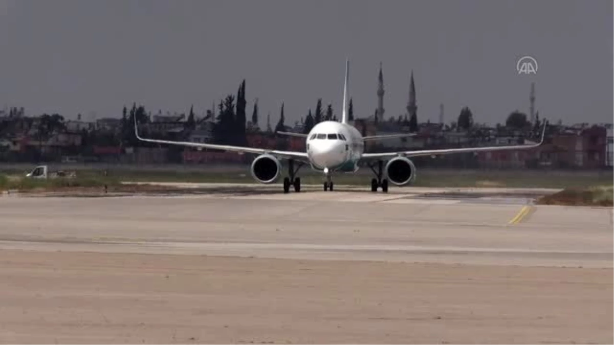 Suudi Arabistan\'daki 168 Türk vatandaşı Adana Havalimanı\'na indi