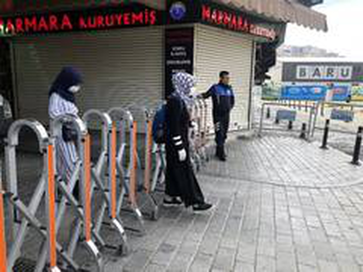 Tarihi Balıkçılar Çarşısı\'na korona önlemi