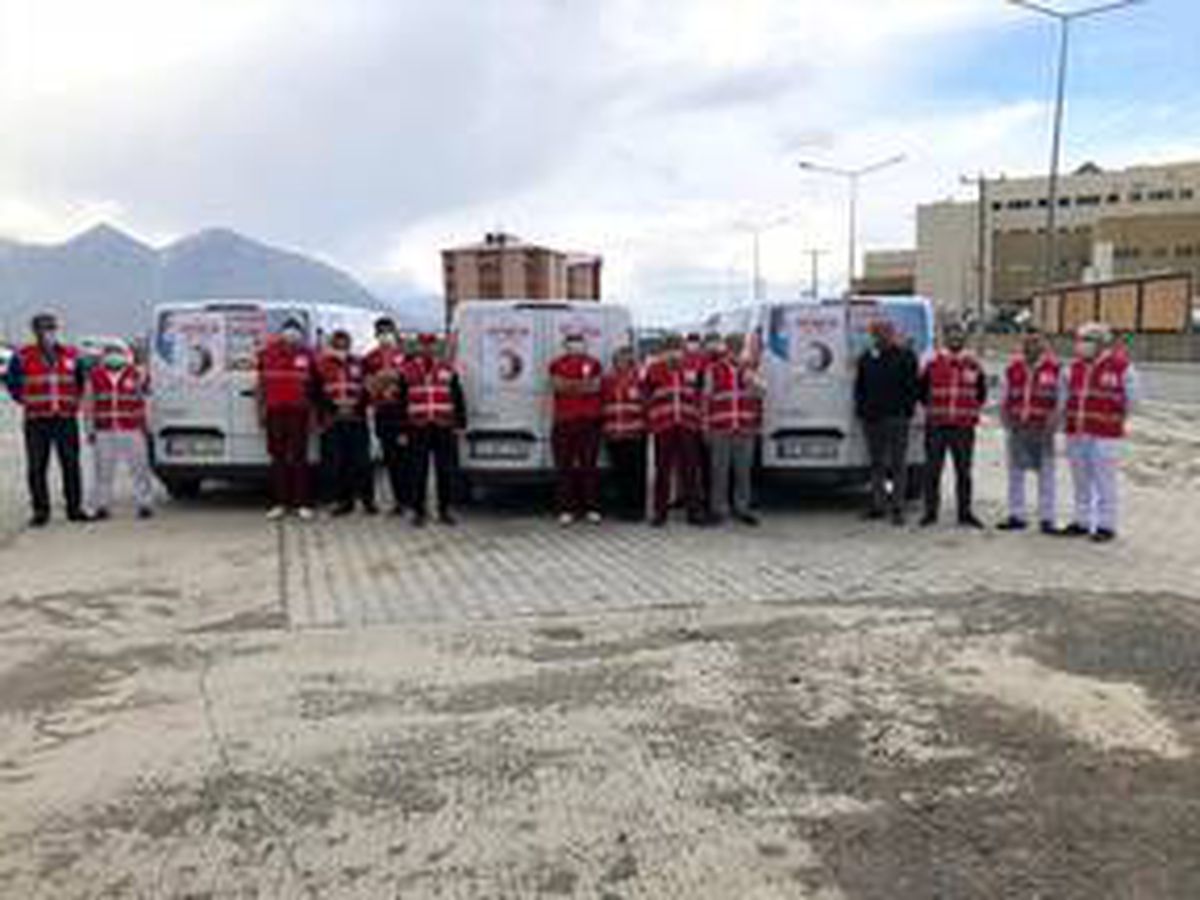 Tatvan\'da günde 3 bin kişiye sıcak yemek dağıtılıyor