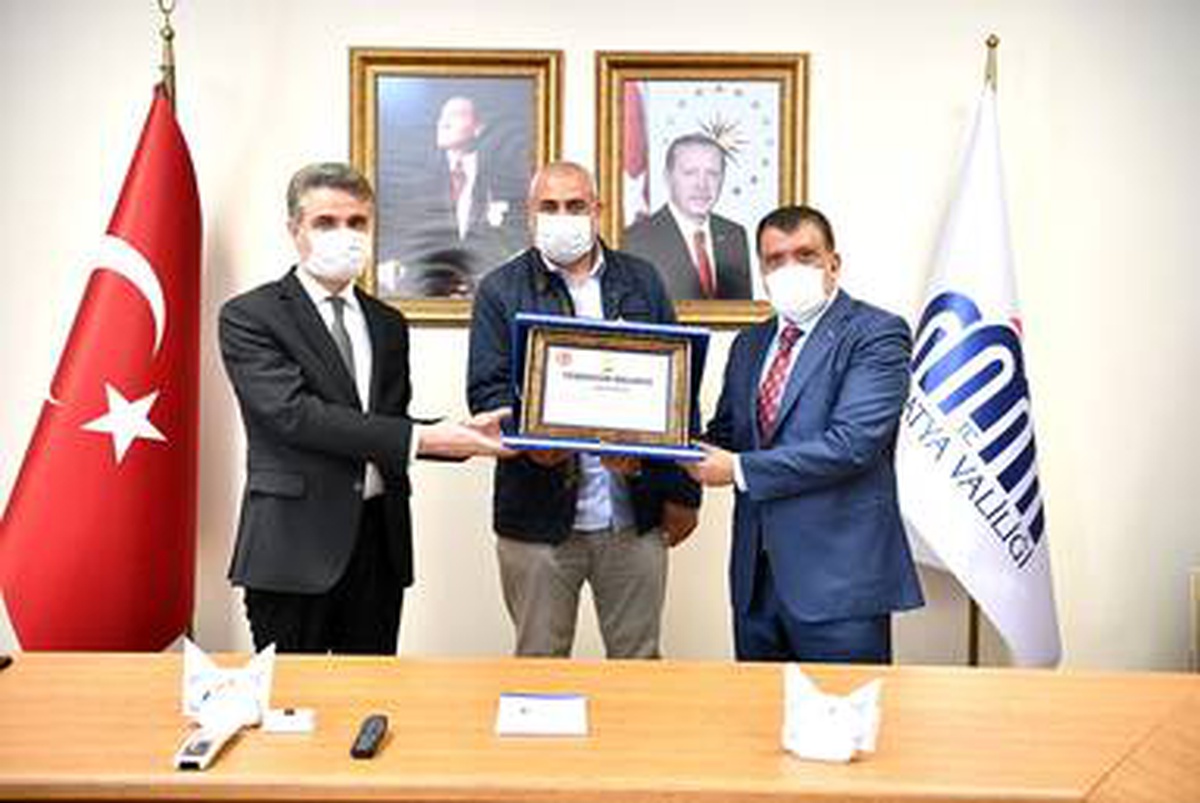 Vali Baruş ve Başkan Gürkan\'dan maske üreten firmalara teşekkür