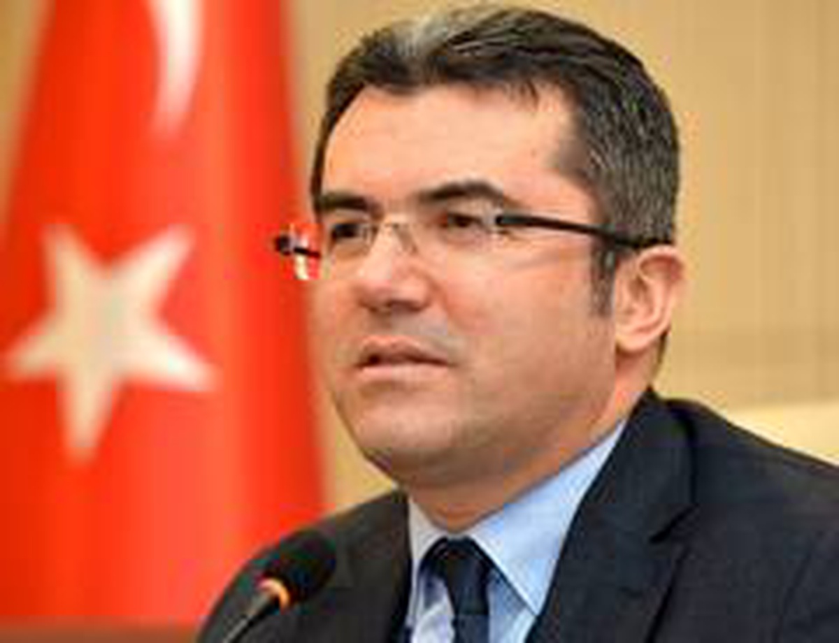 Vali Okay Memiş: "Emeğin ve emekçinin dayanışma günü kutlu olsun"