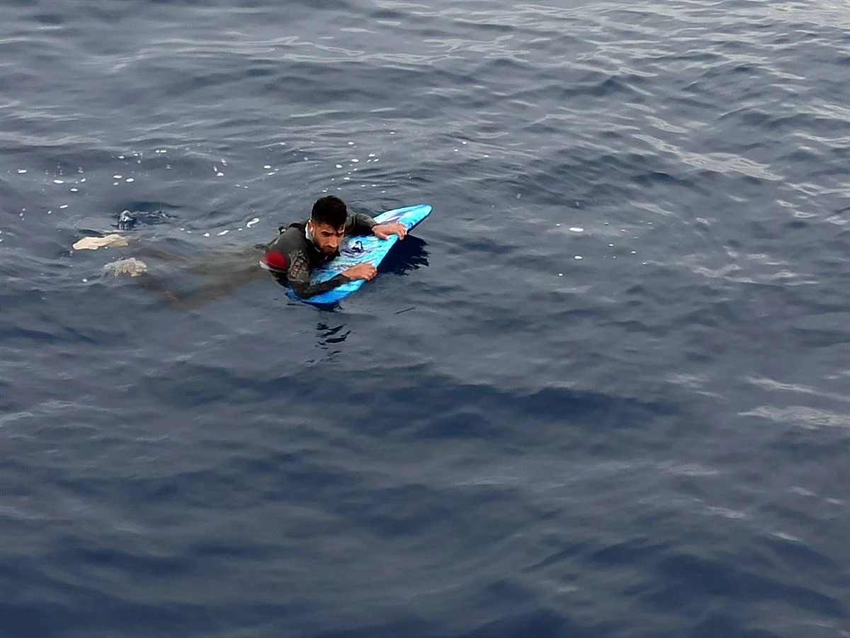 Bodrum\'dan Yunanistan\'a sörf tahtasıyla geçmeye çalışan sığınmacı yakalandı