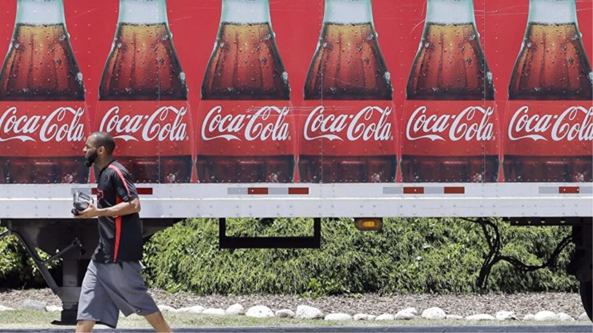 Coca Cola, ekonomik kriz nedeniyle Lübnan pazarından çekiliyor