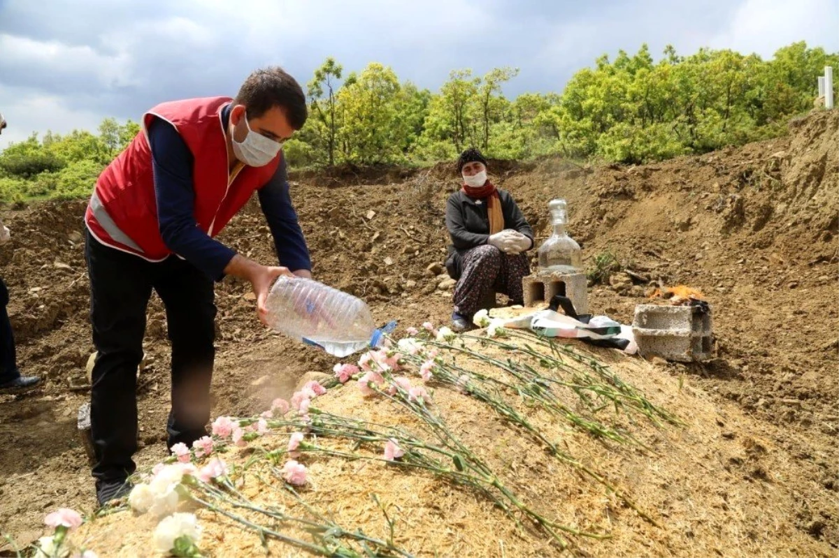 Eşi 40 gün önce vefat eden Fadime teyzeye vefa