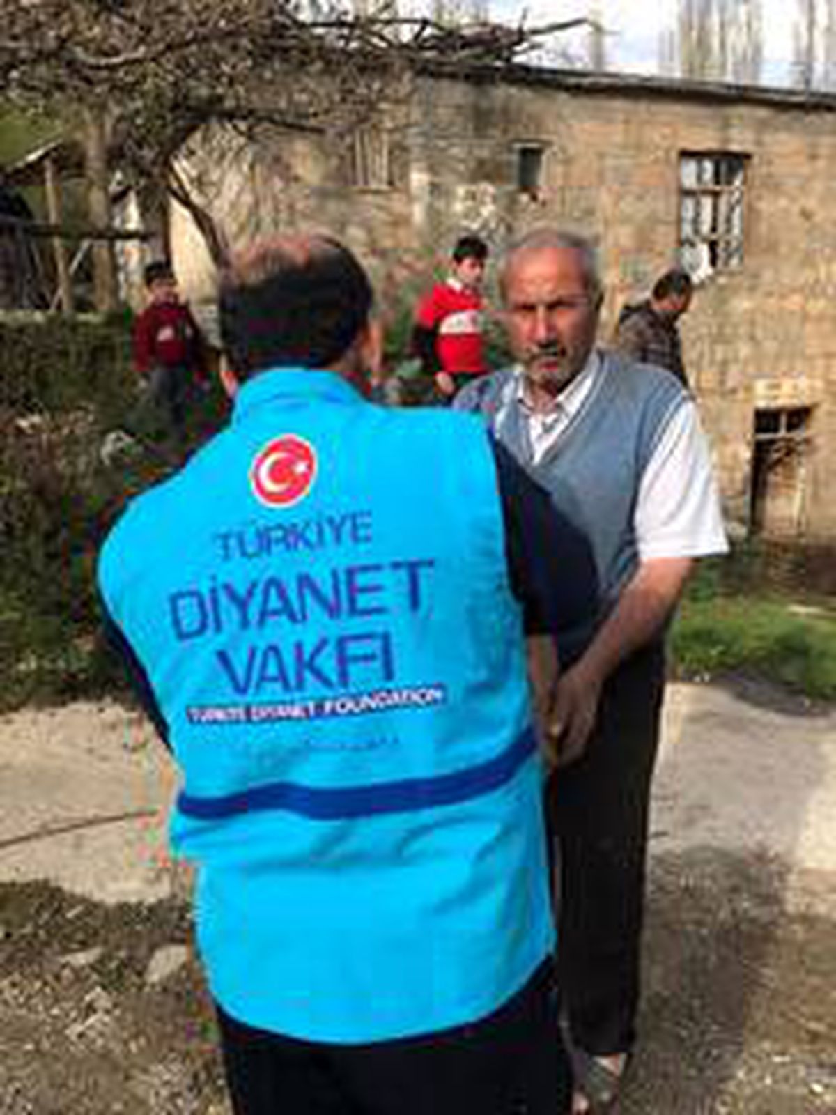 Hizan\'da 150 aileye gıda kolisi dağıtıldı