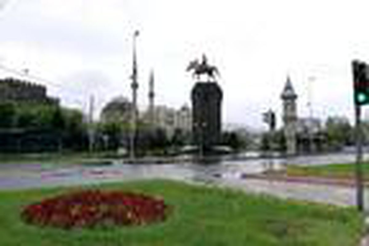 Kayseri\'de, cadde ve meydanlar bomboş