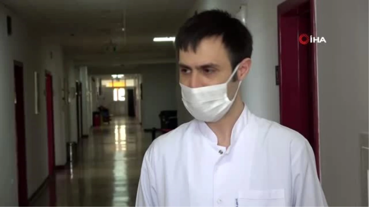 Korona virüsü yenen doktor; hastaları için görevinin başına döndü