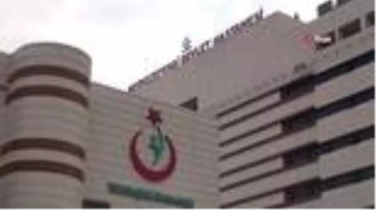 Koronayı yenen hastalardan sağlık çalışanlarına afişli teşekkür