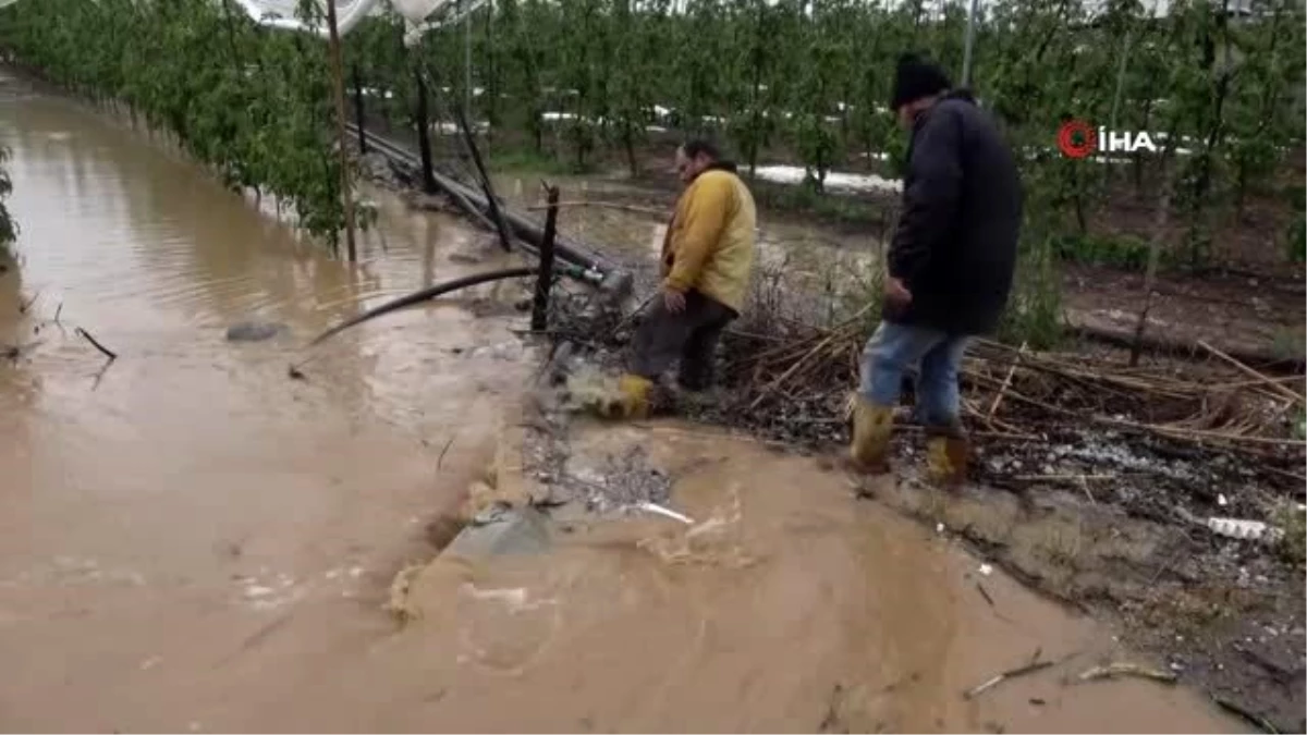 Mersin\'de 1 saat yağan dolu afete dönüştü