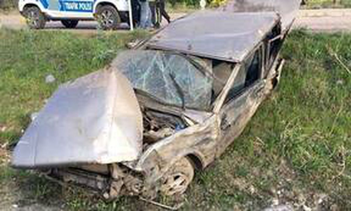 Nallıhan\'da şarampole devrilen otomobilin sürücüsü ağır yaralandı