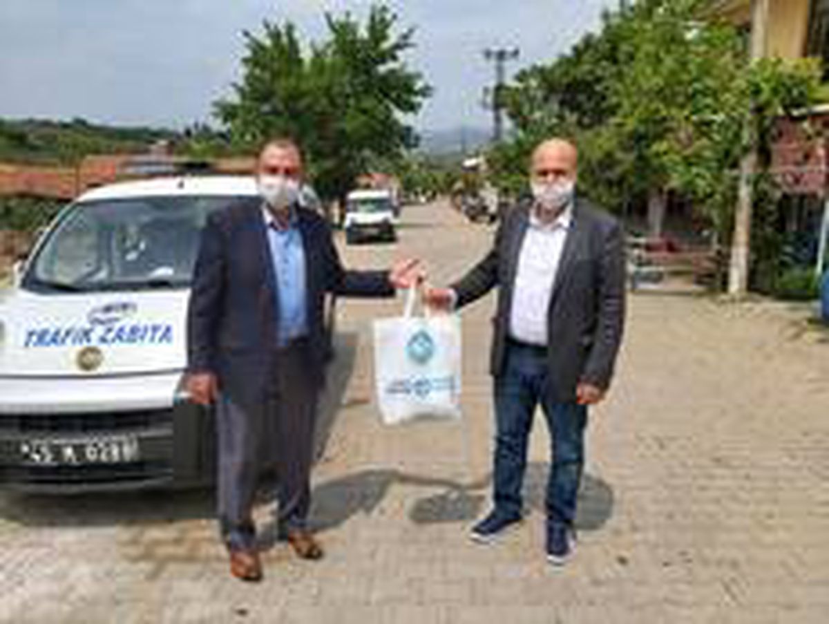 Saruhanlı\'da maskeler muhtarlara teslim edildi