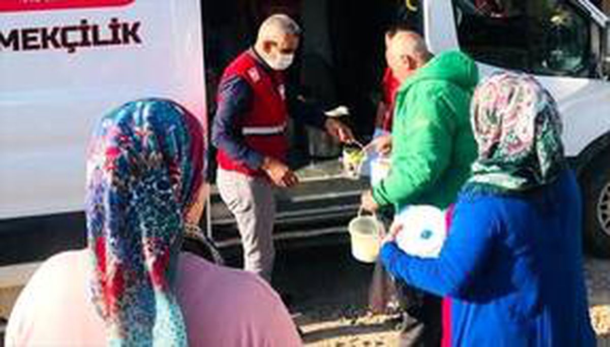 Türk Kızılay Hatay\'da ihtiyaç sahibi 1000 aileye iftar yemeği dağıttı