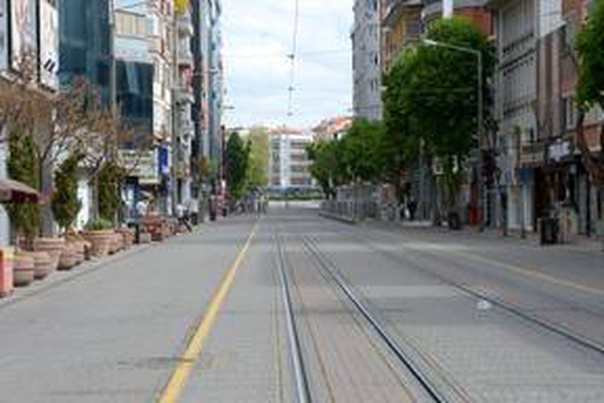 Bursa, Eskişehir ile Balıkesir\'de cadde ve sokaklar boş kaldı