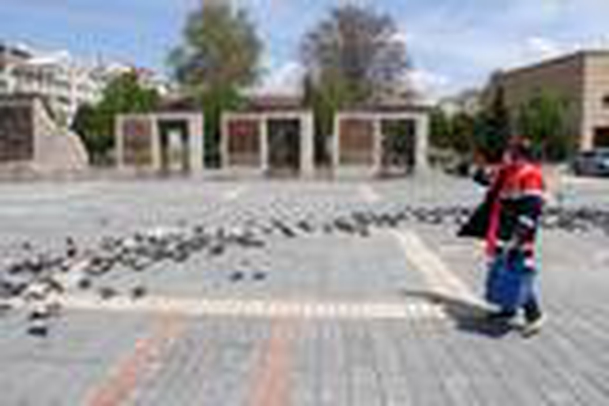 Kayseri\'de meydanlar güvercinlere kaldı