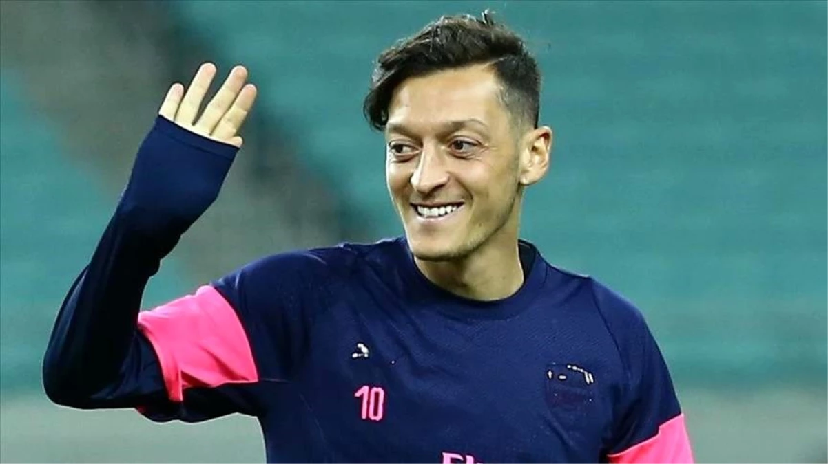 Mesut Özil\'den Kızılay\'a 713 bin TL\'lik anlamlı bağış