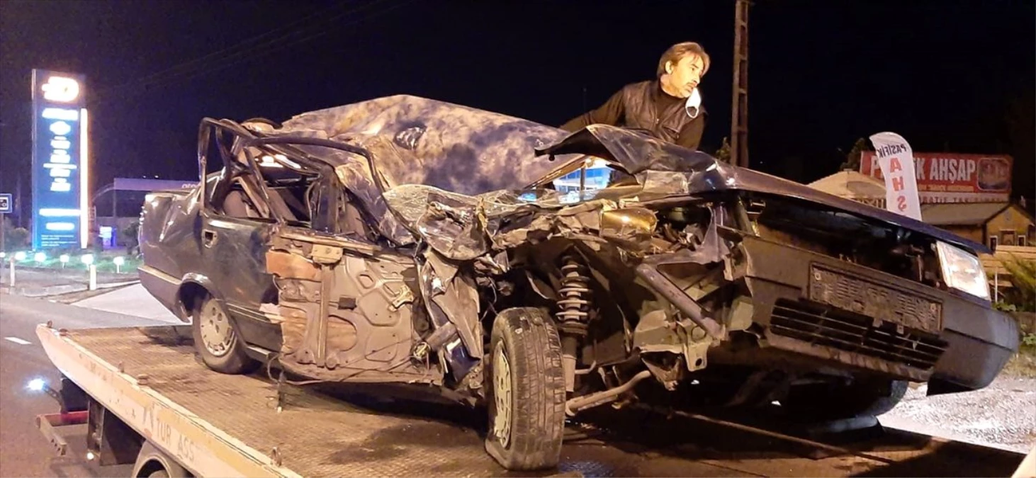 Ordu\'da park halindeki kamyona çarpan otomobilin sürücüsü ağır yaralandı