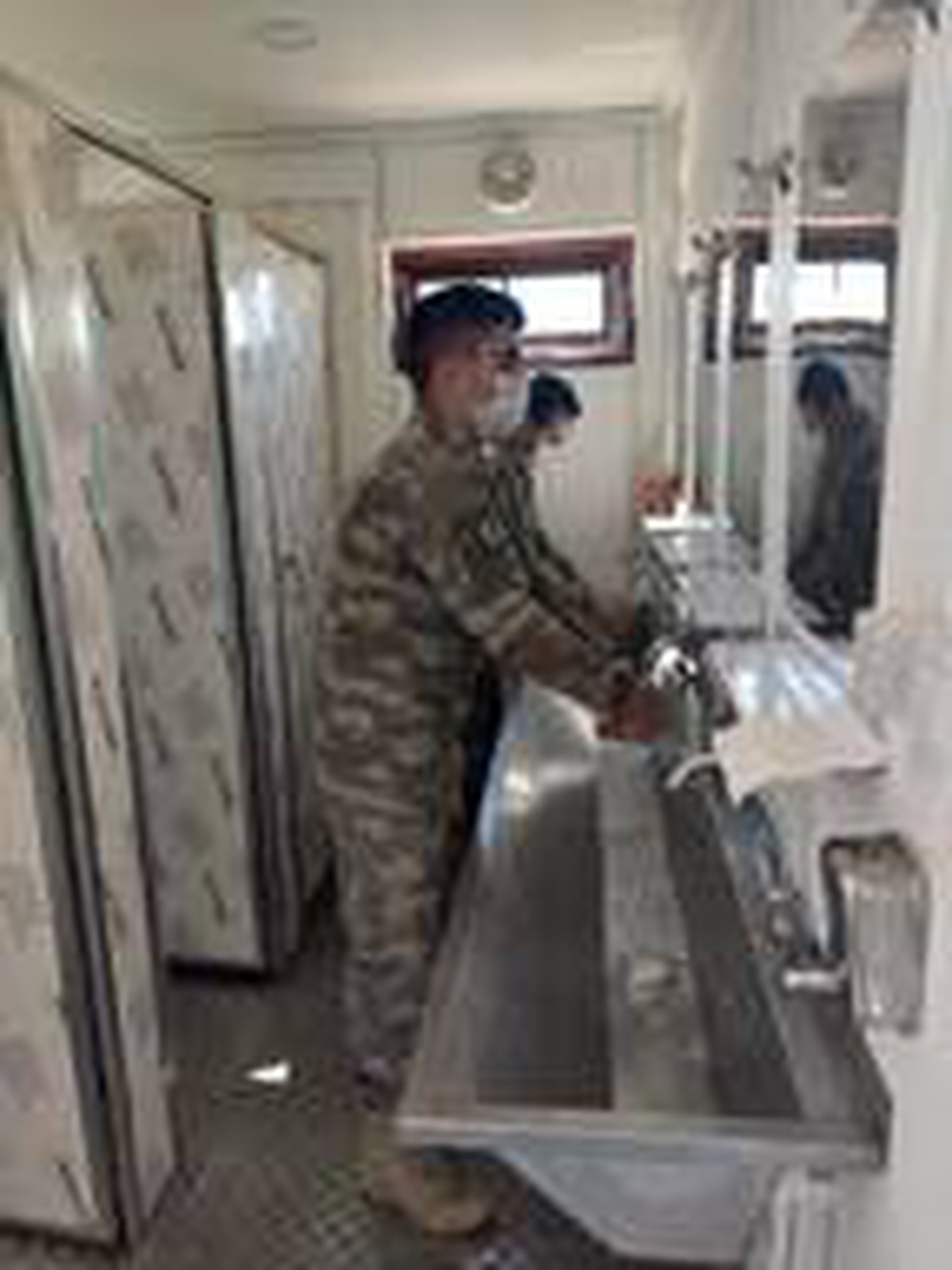Suriye\'nin kuzeyinde mobil banyo ve tuvalet kullanılıyor