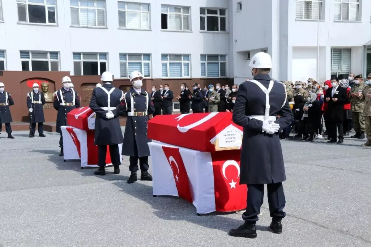 Bitlis şehitleri memleketlerine uğurlandı