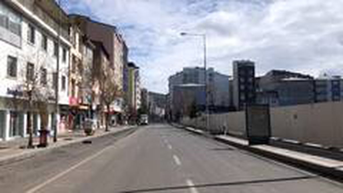 Kars\'ta cadde ve sokaklar boş kaldı