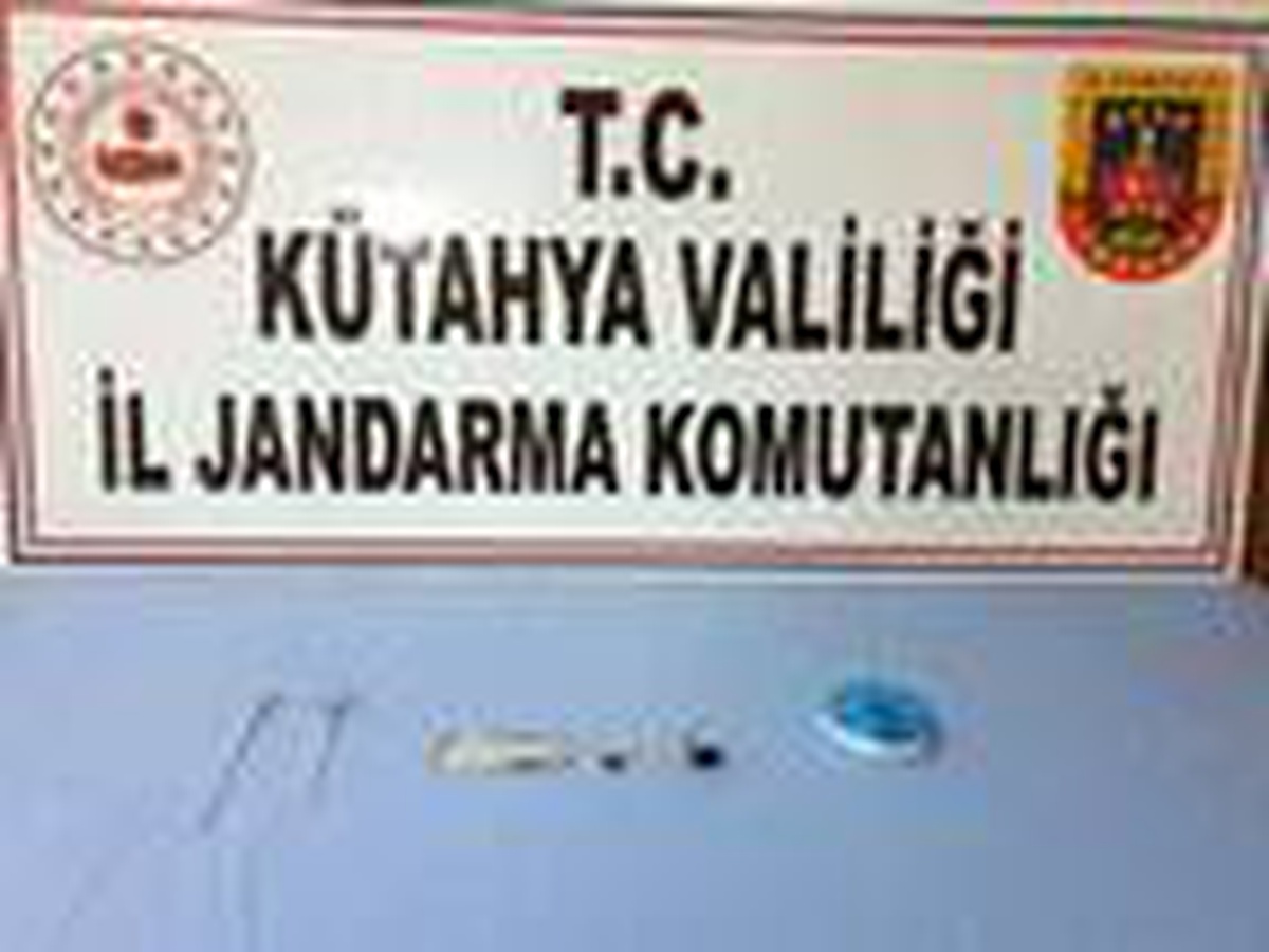 Kütahya\'da uyuşturucuyla yakalanan 2 kişi adliyede