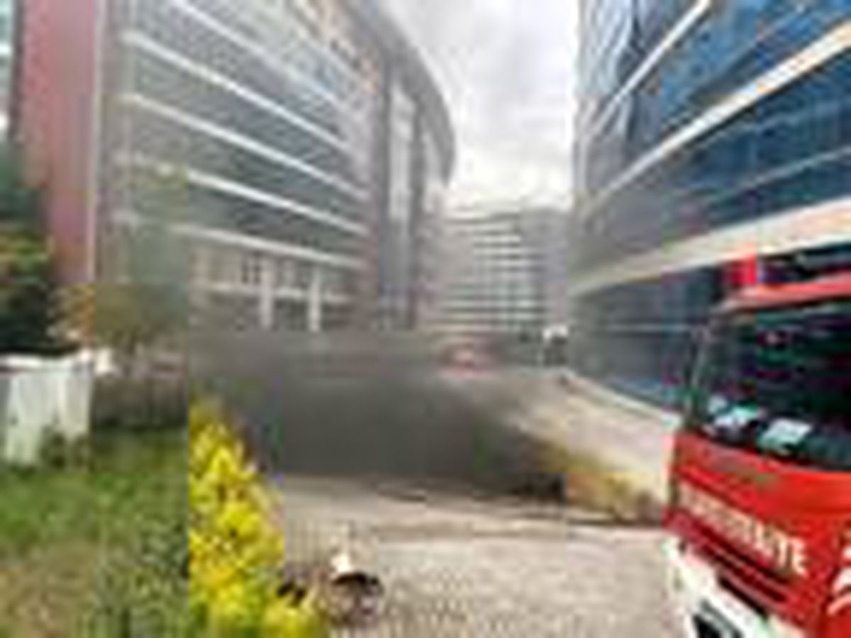 Pendik\'te rezidansın otoparkında yangın paniği