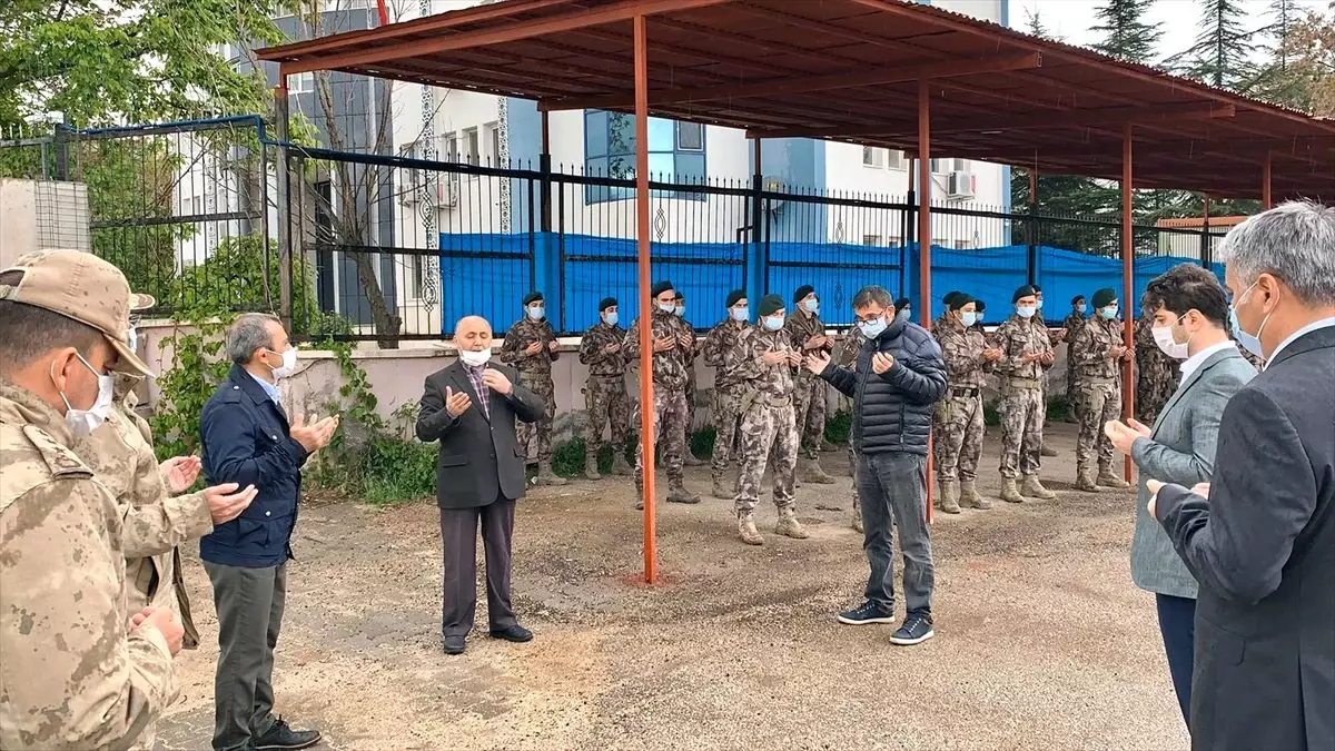 Tunceli\'de PÖH timleri dualarla El Bab\'a uğurlandı