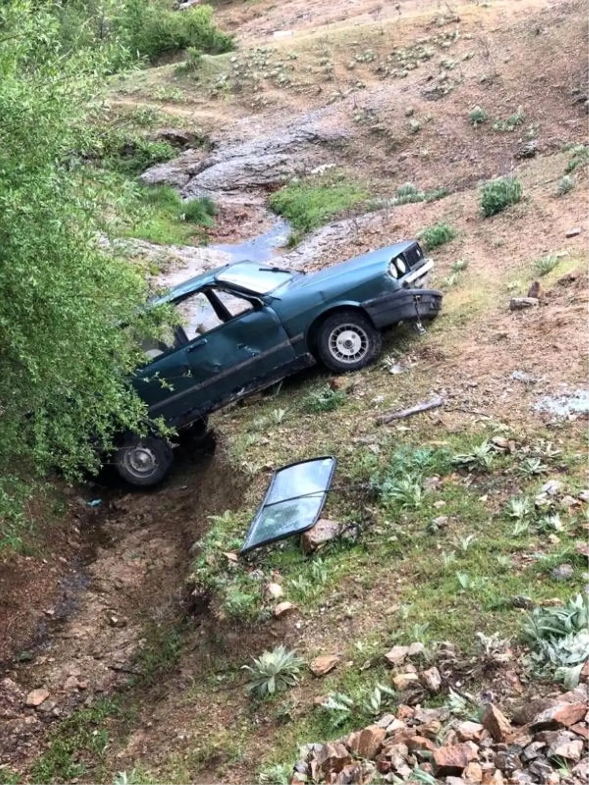 Yağmur kazaya neden oldu, sürücü yaralandı