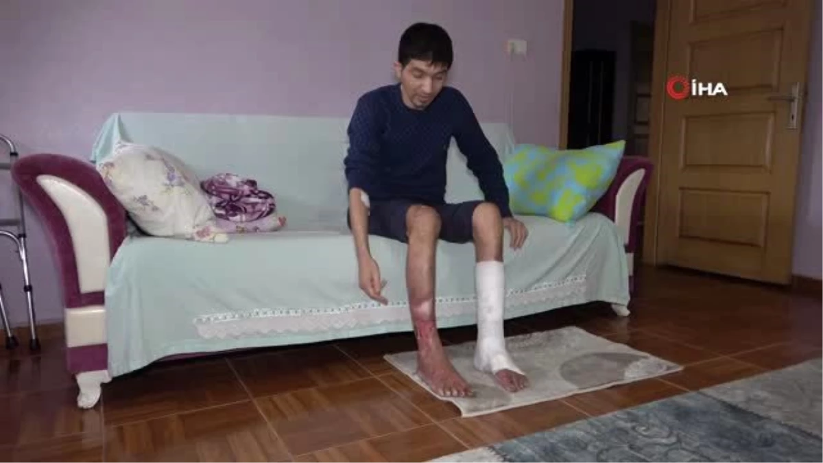 Bacağındaki açık yaralar nedeniyle 4 yıldır yatağa mahkum olan Ömer Güven yardım bekliyor