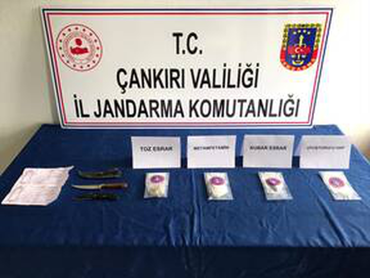Çankırı\'da kargoyla gelen uyuşturucuyu alan 3 kişi suçüstü yakalandı