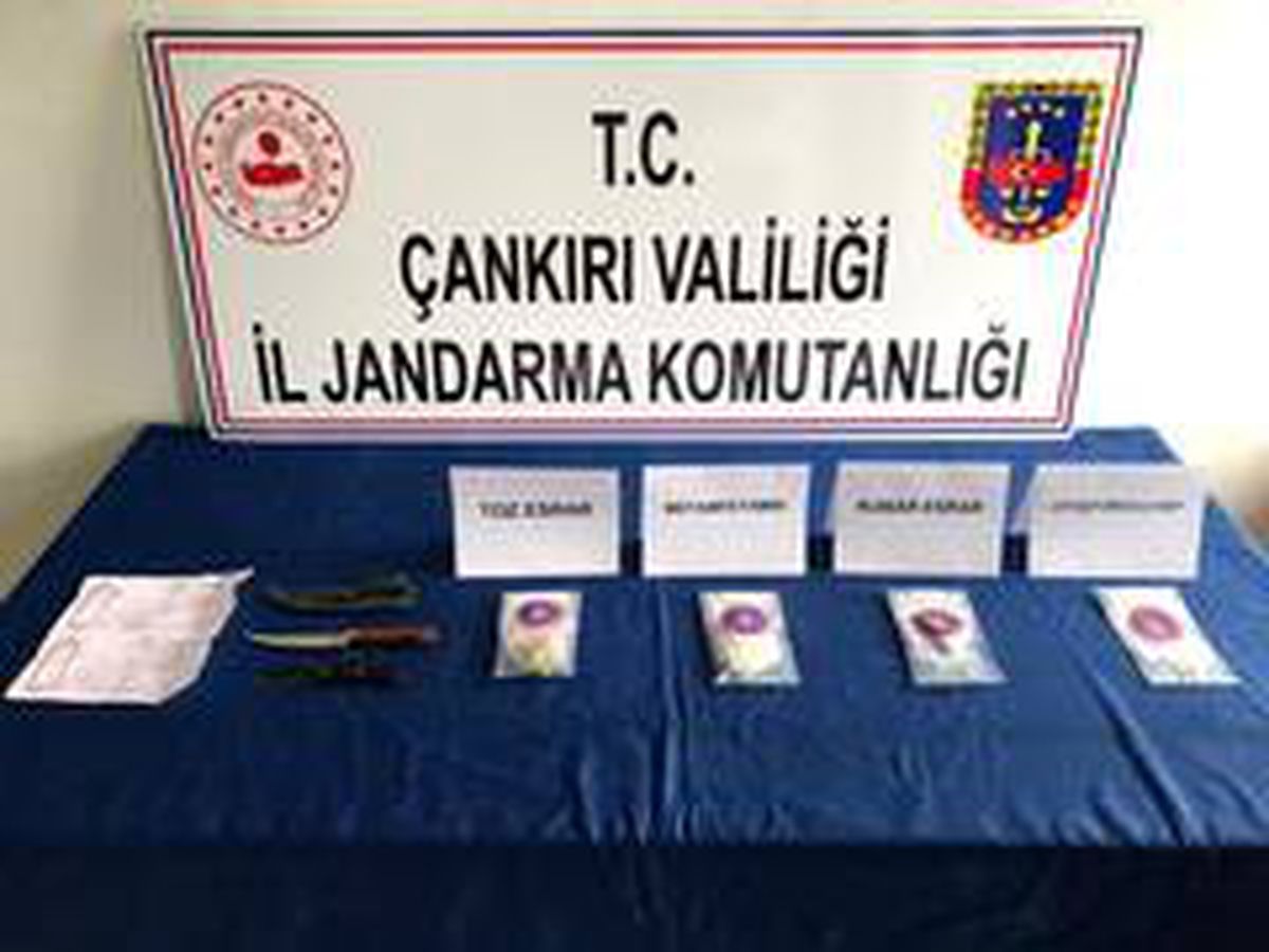 Kargo paketinde uyuşturucu taşıdılar