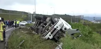 Otoyolda devrilen tırın sürücüsü hayatını kaybetti - BURSA