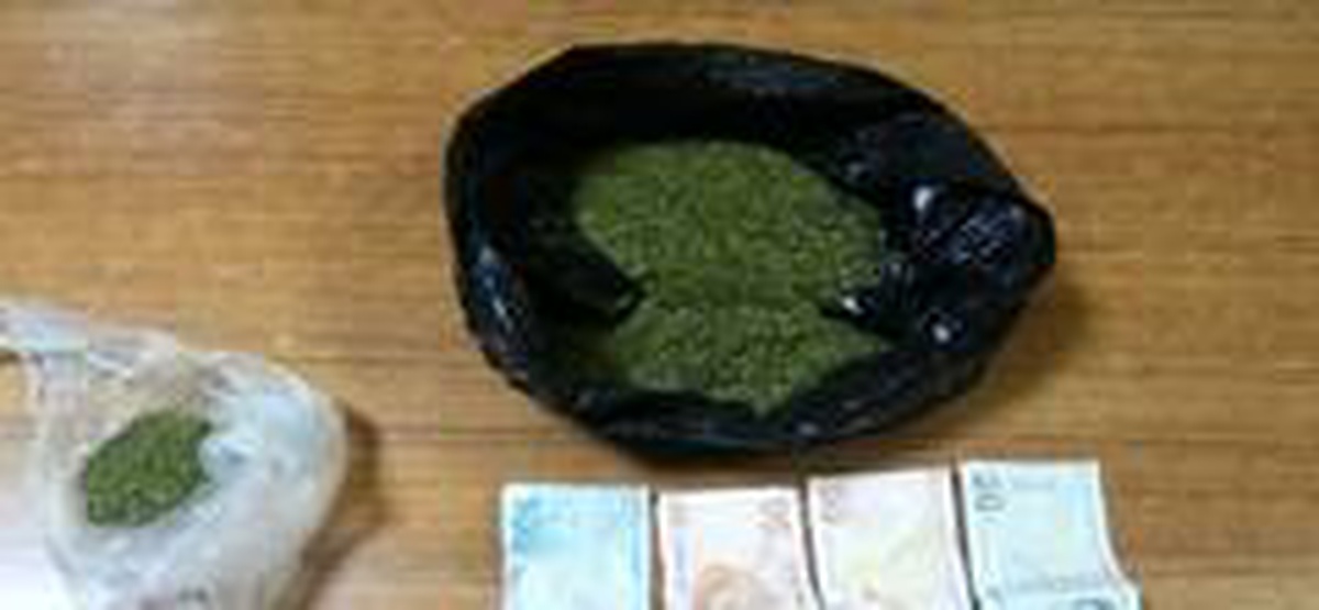 Polisten kaçmaya çalıştı, 150 gram esrarla yakalandı