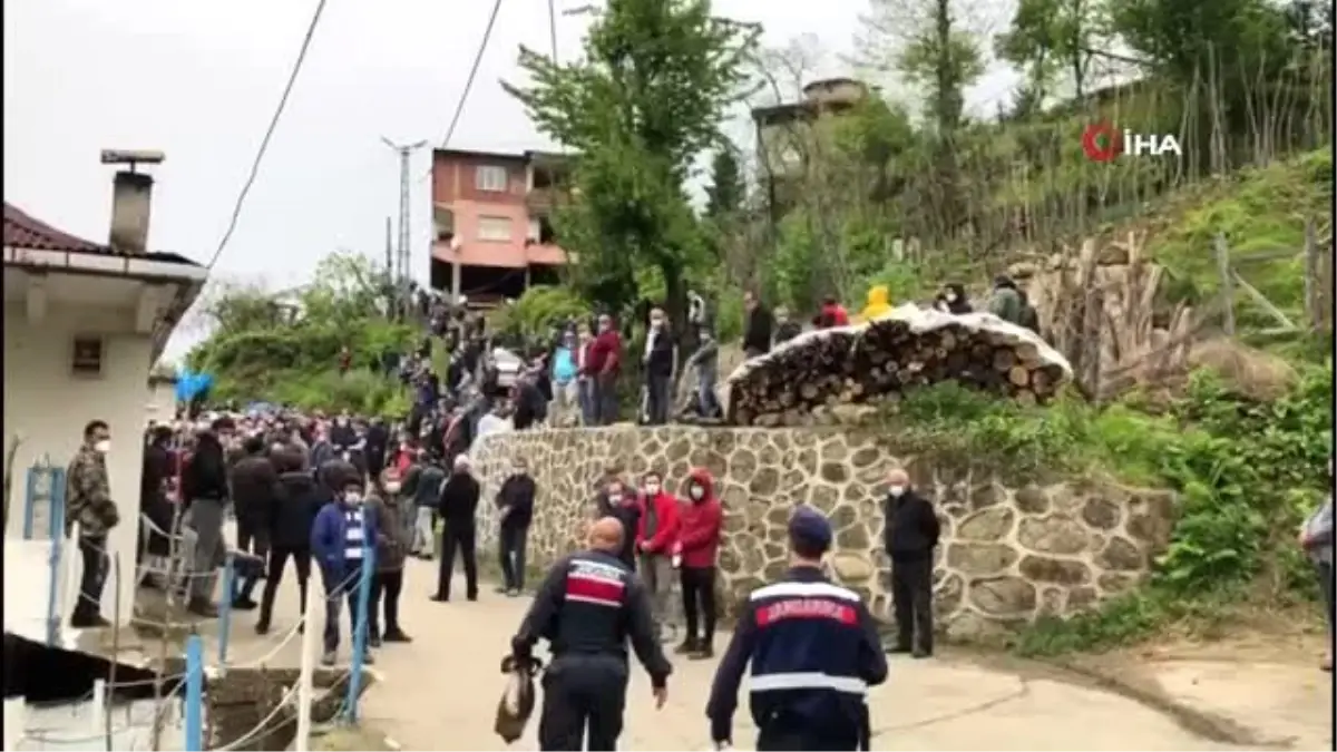 Rize\'de arazi anlaşmazlığı nedeniyle silahla vurularak öldürülen 3 kişi toprağa verildi