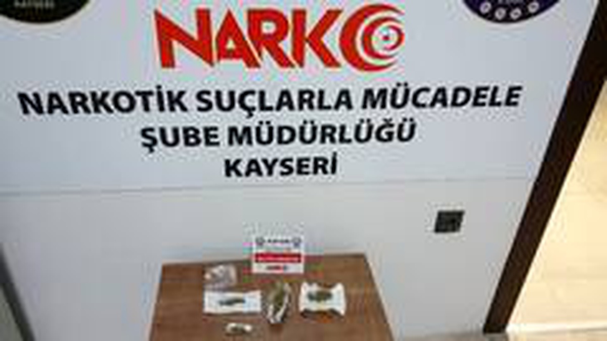 Sokağa çıkma kısıtlamasının olduğu günde uyuşturucu operasyonu: 9 kişi yakalandı