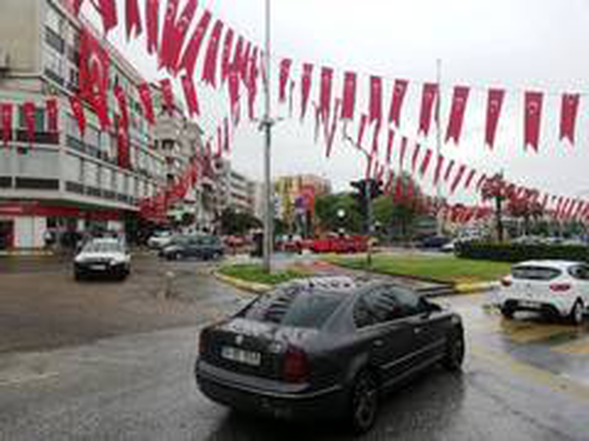Üç günlük yasak sonrası Aydın\'da sokaklar hareketlendi