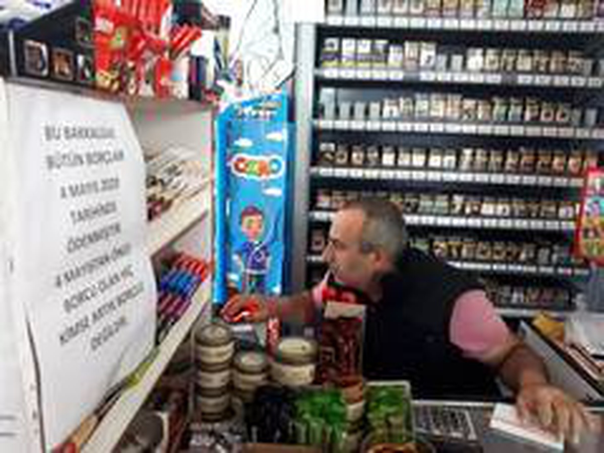 Veresiye borcu olanlar markete gelince büyük bir şokla karşılaştı