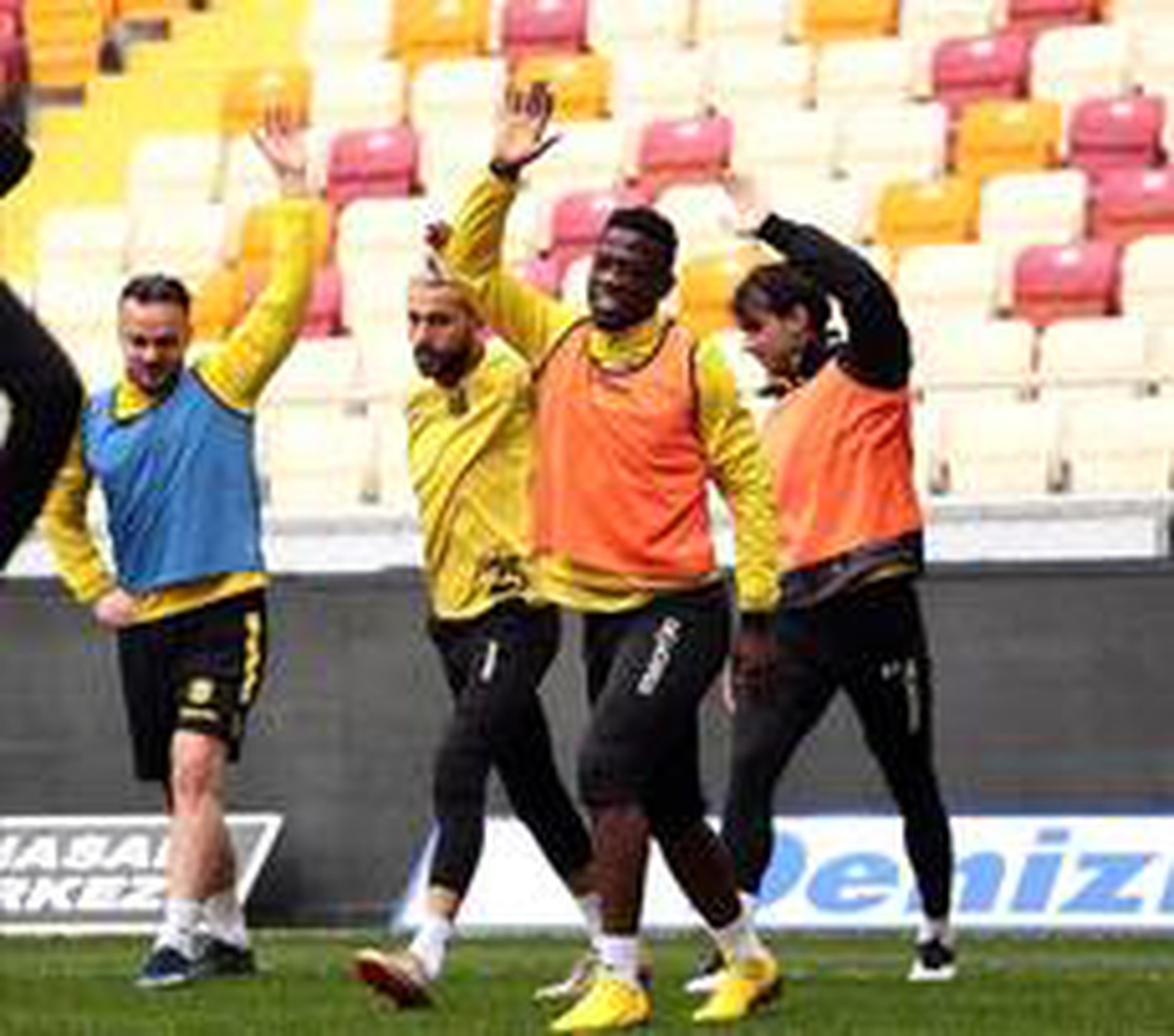 Yeni Malatyaspor yurt dışındaki futbolcularını bekliyor