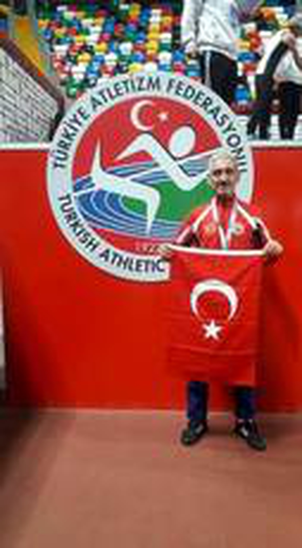 42 yıllık milli atlet madalyasını kimsesiz çocuklar için satıyor