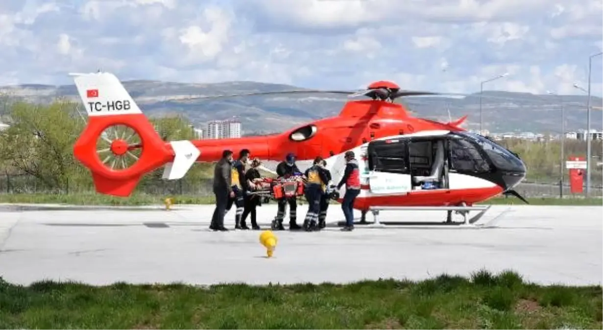 Ambulans helikopter, kalbi duran hasta için havalandı