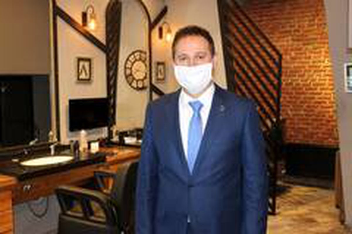 Ankara\'da berberler dükkanlarını sterilize ederek açmaya hazırlanıyor